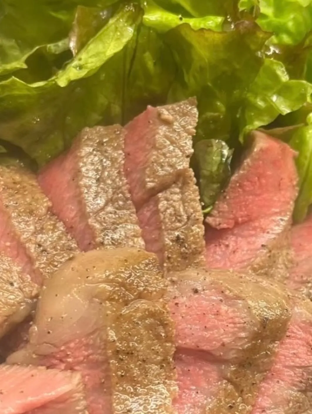 お店の前のお花たちが色鮮やかに復活いたしました🌸🌺🌼🌻。